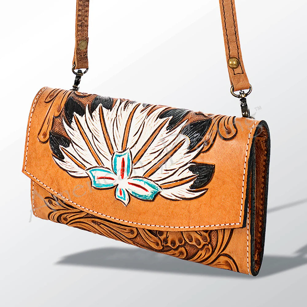 Wallet crossbody vista lateral mostrando cuerpo cilÃ­ndrico con tooling floral